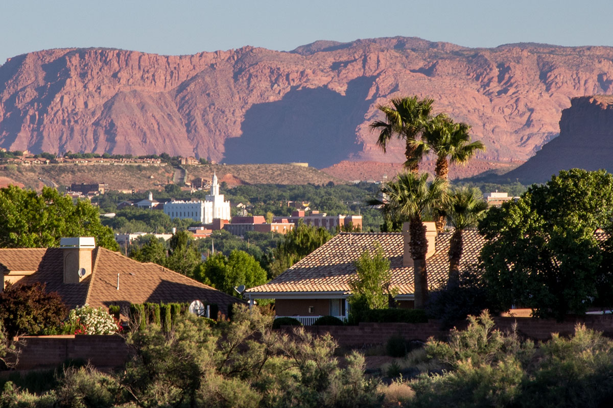 utahguidedotcom's tweet photo. If you like the great outdoors, you're in luck! St. George has a ton to offer. Whether you're into biking, hiking, camping, or golfing, you'll find it here. https://t.co/XPnmEi5Xbm