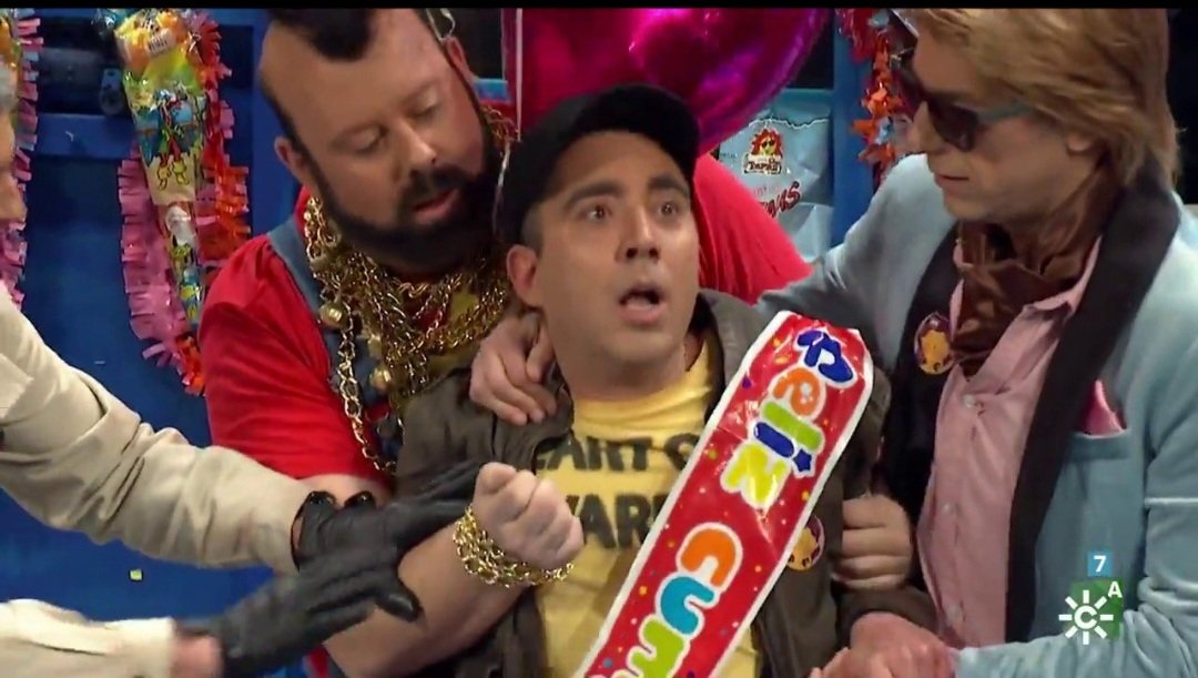 RodriCarmona1's tweet photo. Medio mundo al terminar de escuchar ese popurrí de Don Antonio #COAC2024P3 https://t.co/P2AjctDvcp