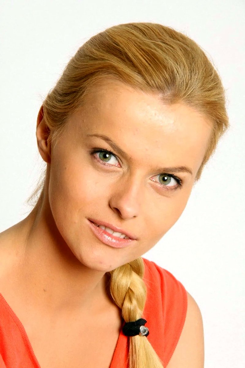 rusevik's tweet photo. Актриса Анна Лутцева (29 фото) 
https://t.co/QDnqK8ruwL https://t.co/mVo4GSIrif