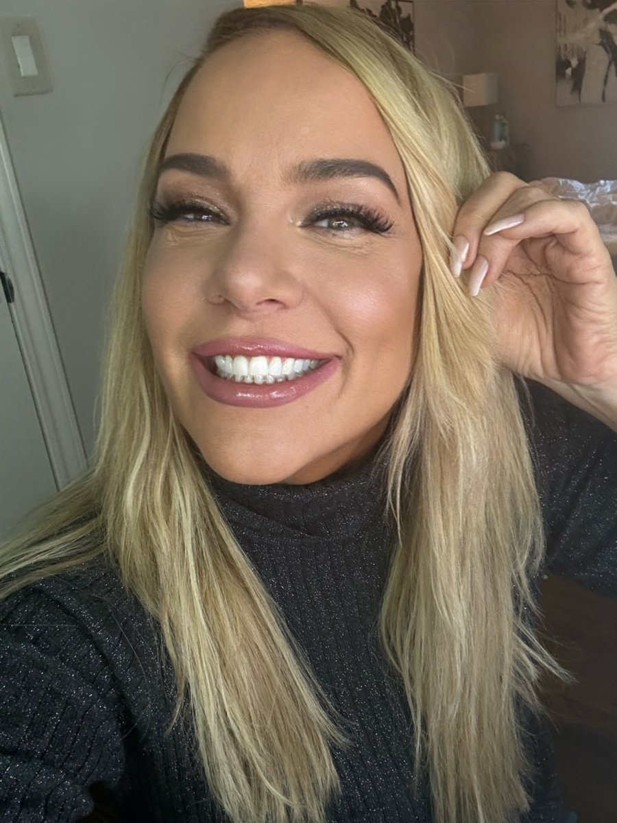 realjennaryan's tweet photo. TGIF - Learning how to smile again. #jennaryan #firstplacerealestate https://t.co/Ggy3GKpoYq
