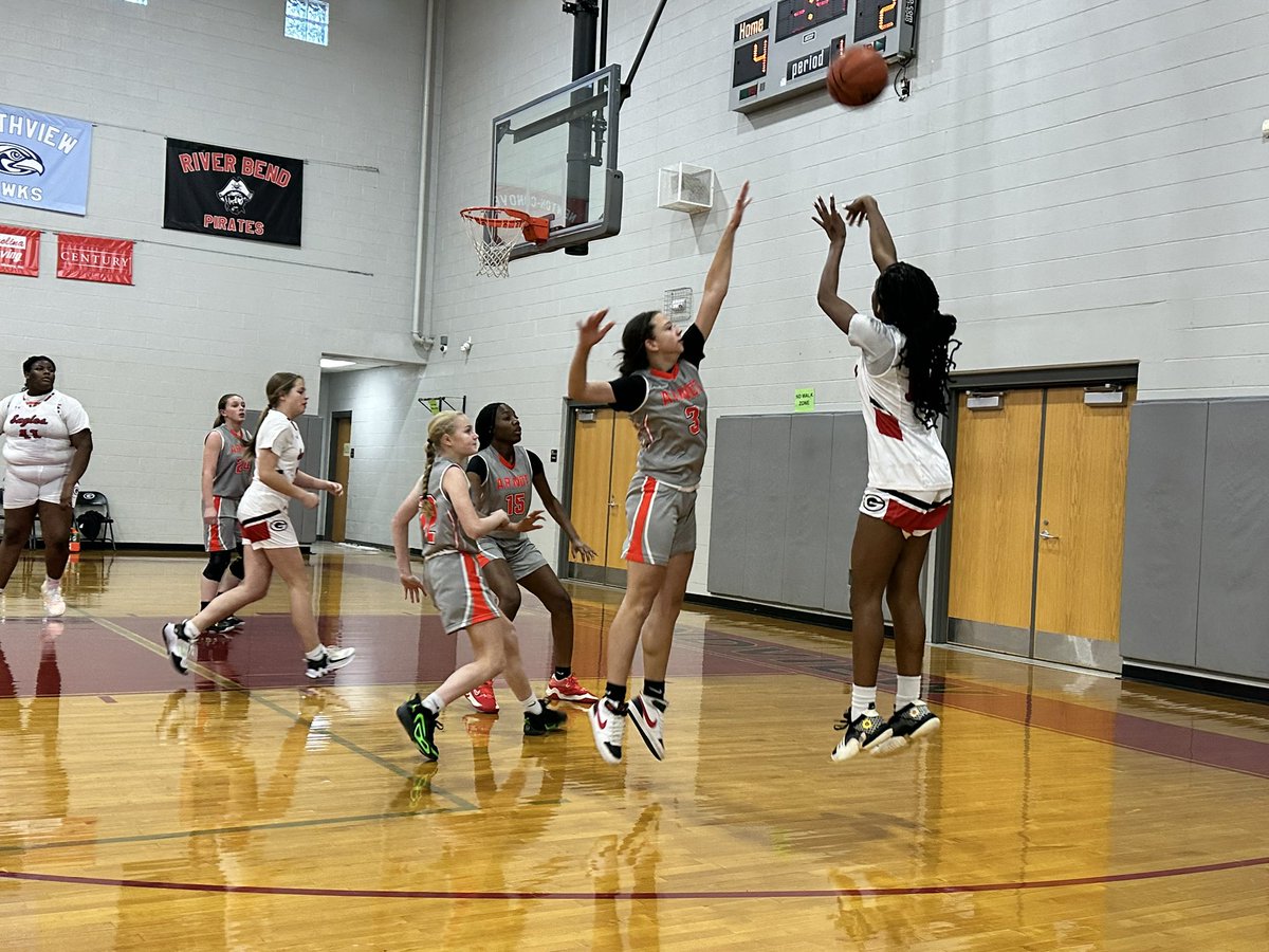 hickoryschools's tweet photo. ππ Big shoutout to Grandview Middle's basketball star, Za'Miya B! π Tonight, she hit the incredible milestone of scoring her 1000th point for the school. ππ₯ #BasketballMilestone #GrandviewPride #1000PointsClub https://t.co/KefX1Y788Y