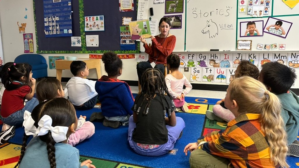 WidenElementary's tweet photo. 📚🐷📖 Ms. Shoopman's pre-k class is on another level! Today's read-aloud of 'The Three Little Pigs' had everyone fully engaged and deep into discussing villains. 🐺💬 #PreKReads #EarlyEdAdventures #LiteracyMagic https://t.co/yzY6ngFK6u