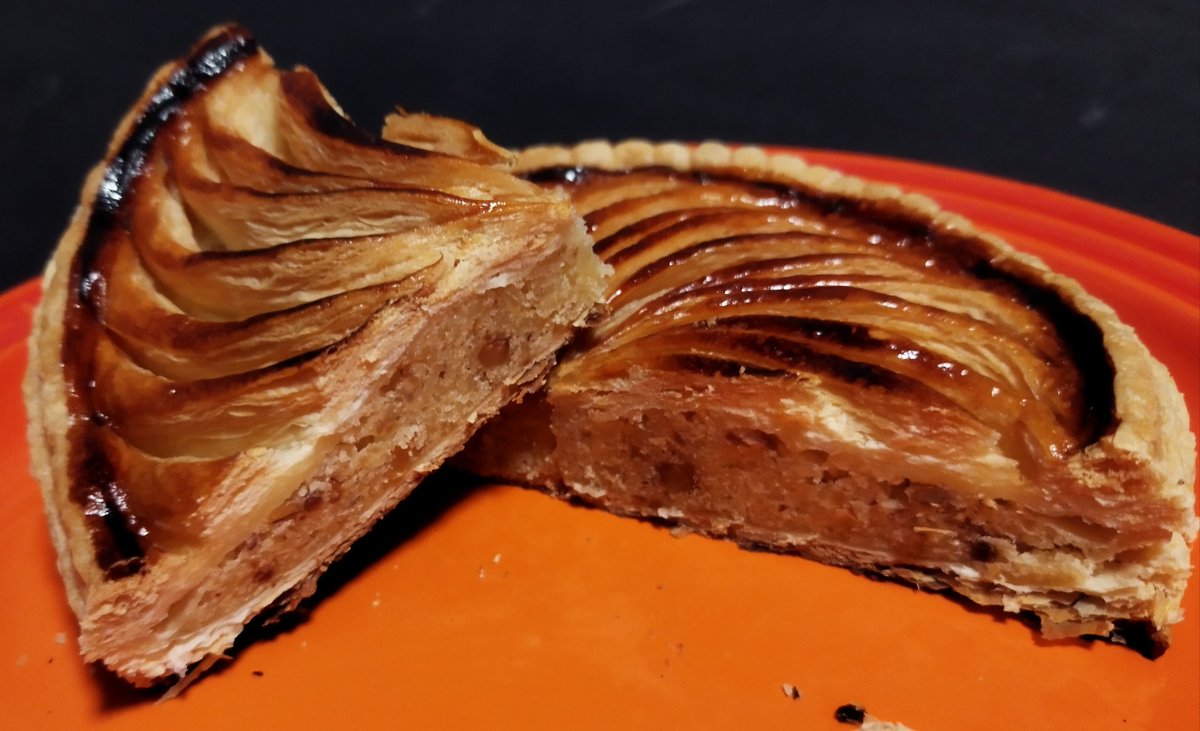 ExPastry69chef's tweet photo. galette des rois https://t.co/fkdNk5Gqel