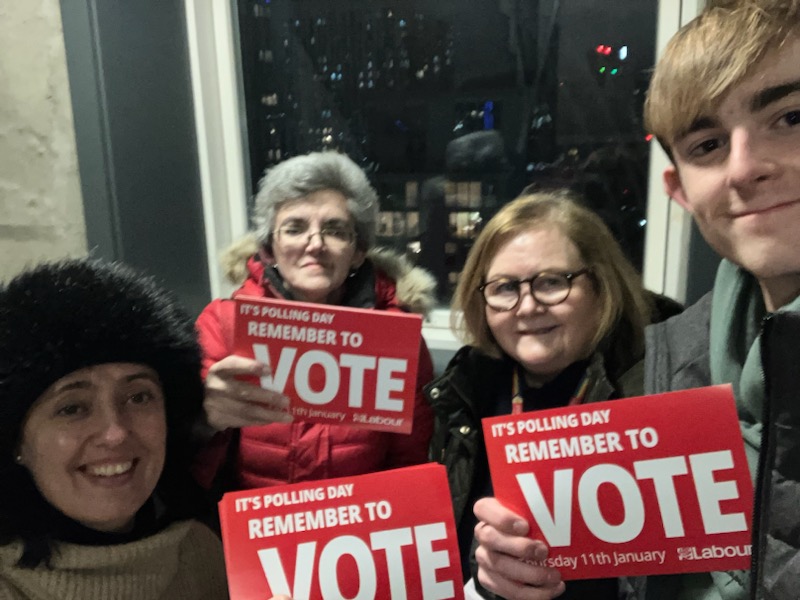 MarkGreenhalgh0's tweet photo. Final push tonight for Elizabeth McCoy after a great, positive couple of weeks of campaigning. 🌹
#labourdoopstep #salford https://t.co/Mzwyzvj4li
