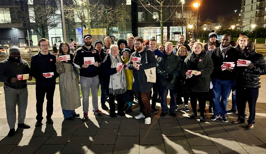 MarkGreenhalgh0's tweet photo. Final push tonight for Elizabeth McCoy after a great, positive couple of weeks of campaigning. 🌹
#labourdoopstep #salford https://t.co/Mzwyzvj4li