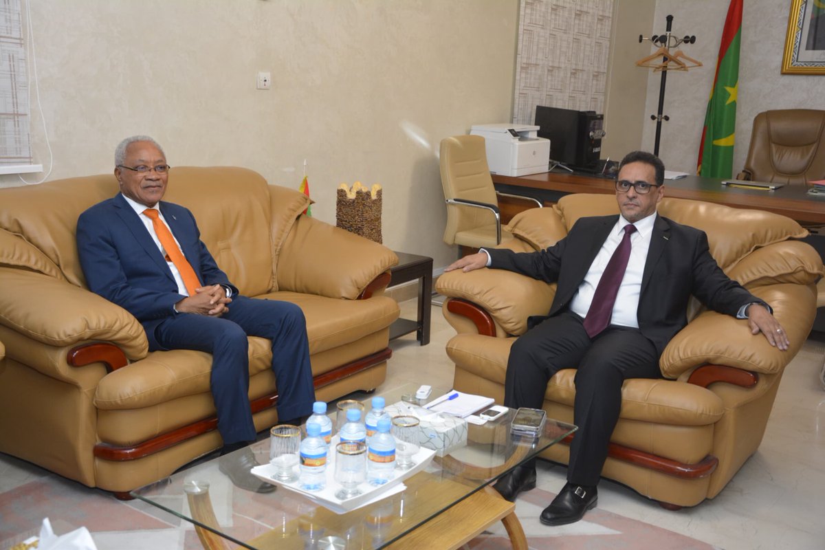 unfpamauritania's tweet photo. Rencontre entre le Ministre de la jeunesse et le Rep de @unfpamauritania, @nestorazandegbe :
Développer des plateformes innovantes et renforcer les espaces de dialogue des jeunes pour faciliter l'accès aux services de santé reproductive et de lutte contre les #VBG https://t.co/kDg6ampag0