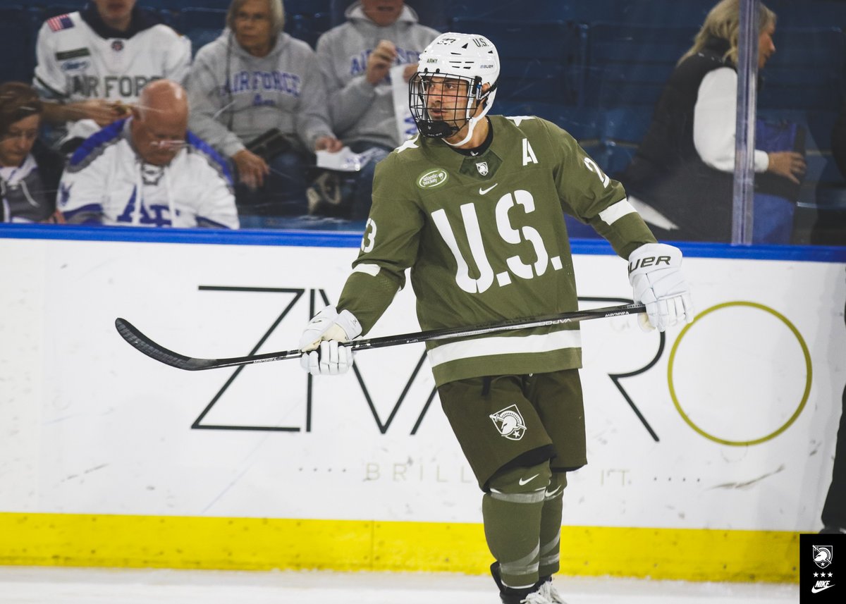 ArmyWP_Hockey's tweet photo. 🤔

#GoArmy https://t.co/UhqD38zCwz