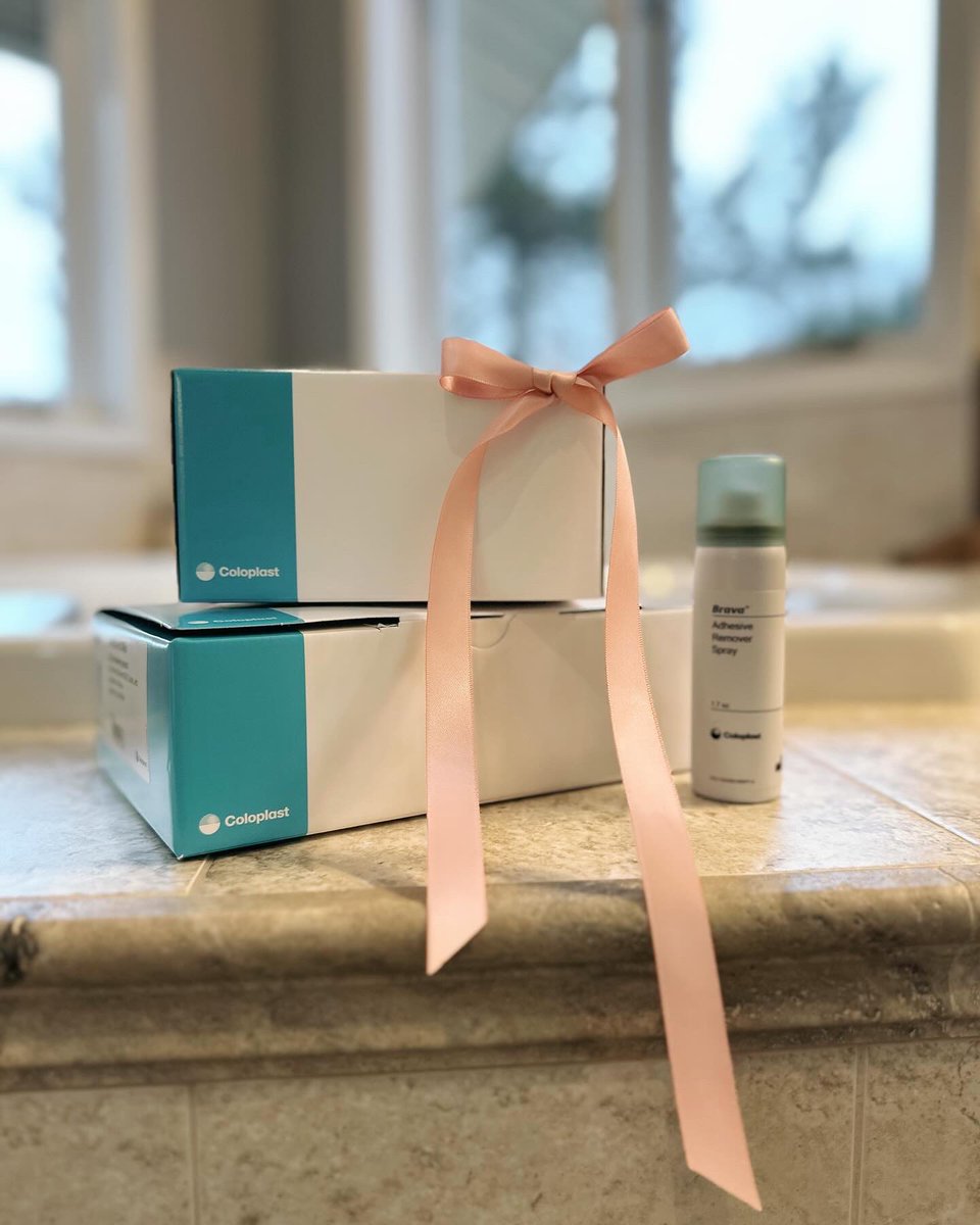 barefootostomy's tweet photo. 🎀 𝐿𝒾𝓉𝑒𝓇𝒶𝓁𝓁𝓎 𝒿𝓊𝓈𝓉 𝒶 𝑔𝒾𝓇𝓁…
…𝓌𝒾𝓉𝒽 𝒶 𝒷𝒶𝑔. Bag: @Coloplast_US
#ostomy #ostomyawareness #ostomylife #coloncancer #ostomysupport #thrivingnotsurviving #coloncancersurvivor #cancersurvivor #bodypositivity #disabledandcute #normalizenormalbodies #bagwhatbag https://t.co/cF7vn0kbfK