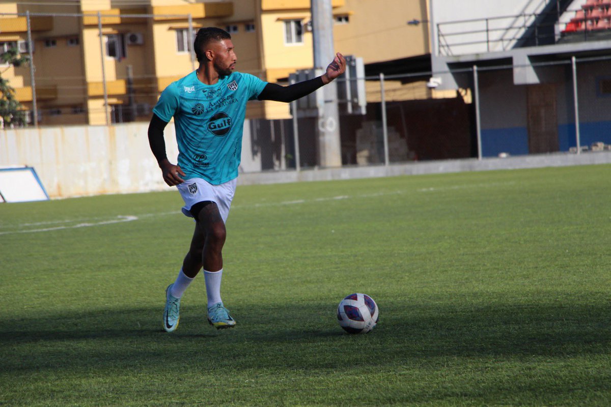 CAIPanama's tweet photo. ¡𝗣𝗥𝗘𝗧𝗘𝗠𝗣𝗢𝗥𝗔𝗗𝗔 𝗩𝗜𝗞𝗜𝗡𝗚𝗔 ⚔️!

Tras tres tiempos de 30 minutos, nuestros vikingos logran vencer 3-2 al @alianzafc en partido de preparación. ¡Gran esfuerzo equipo 🔥!

An⚽️tadores: Daniel Morán, Ronaldo Dinolis y Justin Simmons. 👏 

#EstoEsCAI 🖤💛 https://t.co/1WoKhoRZ2r