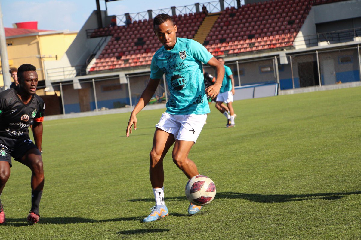 CAIPanama's tweet photo. ¡𝗣𝗥𝗘𝗧𝗘𝗠𝗣𝗢𝗥𝗔𝗗𝗔 𝗩𝗜𝗞𝗜𝗡𝗚𝗔 ⚔️!

Tras tres tiempos de 30 minutos, nuestros vikingos logran vencer 3-2 al @alianzafc en partido de preparación. ¡Gran esfuerzo equipo 🔥!

An⚽️tadores: Daniel Morán, Ronaldo Dinolis y Justin Simmons. 👏 

#EstoEsCAI 🖤💛 https://t.co/1WoKhoRZ2r