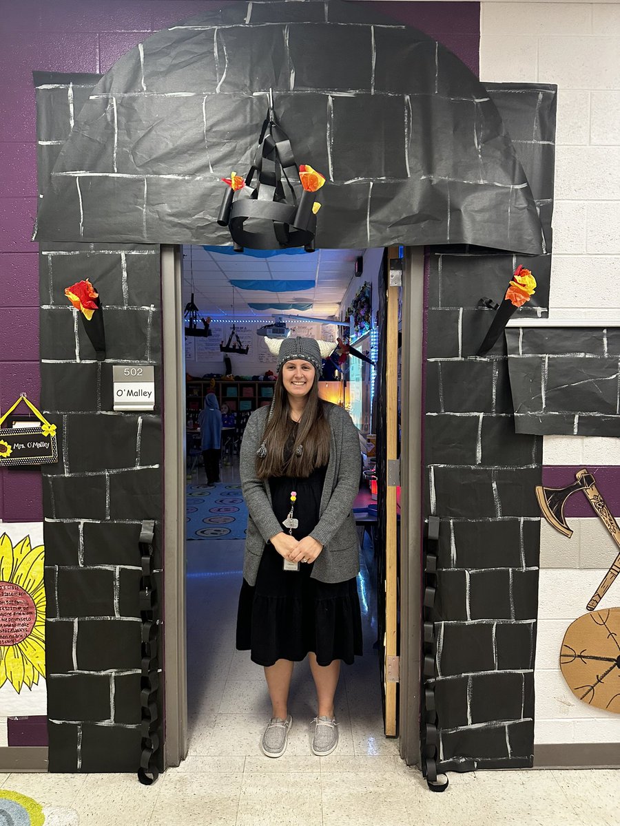 primarydreamer's tweet photo. Mrs. O’Malley, 3rd grade teacher at Crestview Elementary made magic happen for her students returning from winter break! This room flip for the  @Amplify Viking unit is amazing! #wearercstn #wearecves #cvesblessed https://t.co/eBvMBd7exm