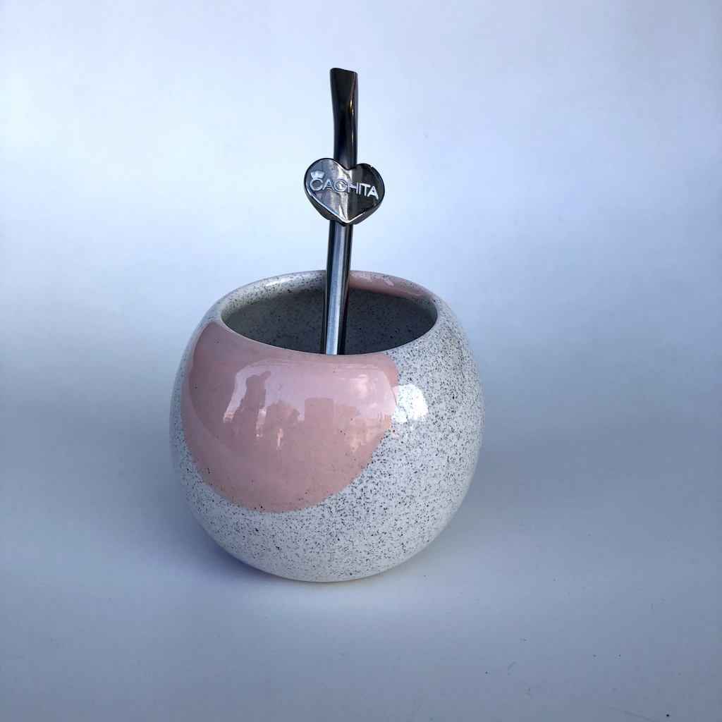 IPradio's tweet photo. #MATE2
"Mate de minita"
No sirve pa´ bosta, al primer golpecito se astilla y/o rompe, no conserva temperatura.
Siempre viene con diseños muy tragasables y pelea palmo a palmo con el #Mate1 la representación de los trolos https://t.co/dUNXKNQYt4
