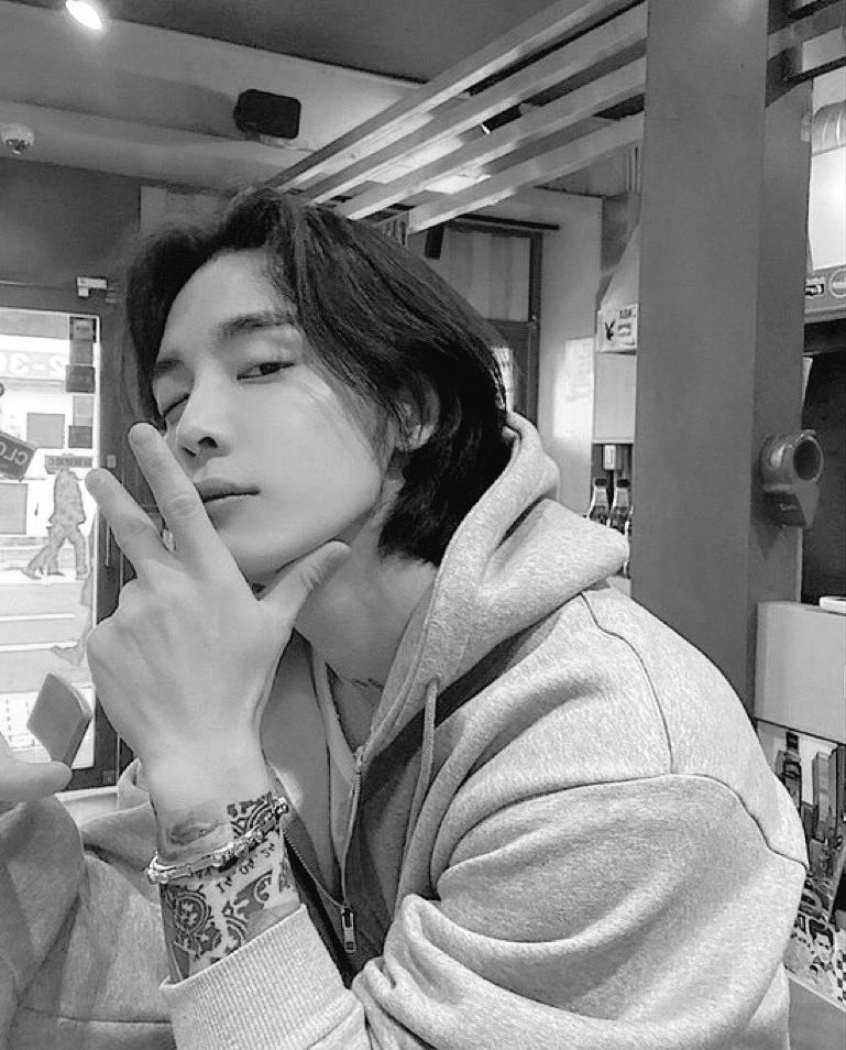 HBLOODRP's tweet photo. ㅤ
❛ 🏕️ 𝗖𝗛𝗕 𝗖𝗔𝗠𝗣𝗜𝗦𝗧𝗔 ⌑ @CEGOEMTIROTEI0 ⌕ ۫ ៹ 

﹟仌. 𝐍ome ⨾ Kenshi Takahashi 
﹟仌. 𝐈dαde ⨾ 24 anos
﹟仌. 𝐏ronome ⨾ Ele/Dele
﹟仌. 𝐏rogenitor/α ⨾ Hermes
ㅤ https://t.co/bHFPd499dK