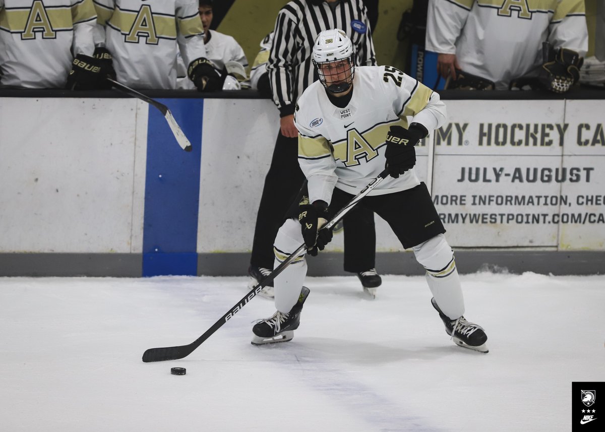 ArmyWP_Hockey's tweet photo. 🤔

#GoArmy https://t.co/UhqD38zCwz