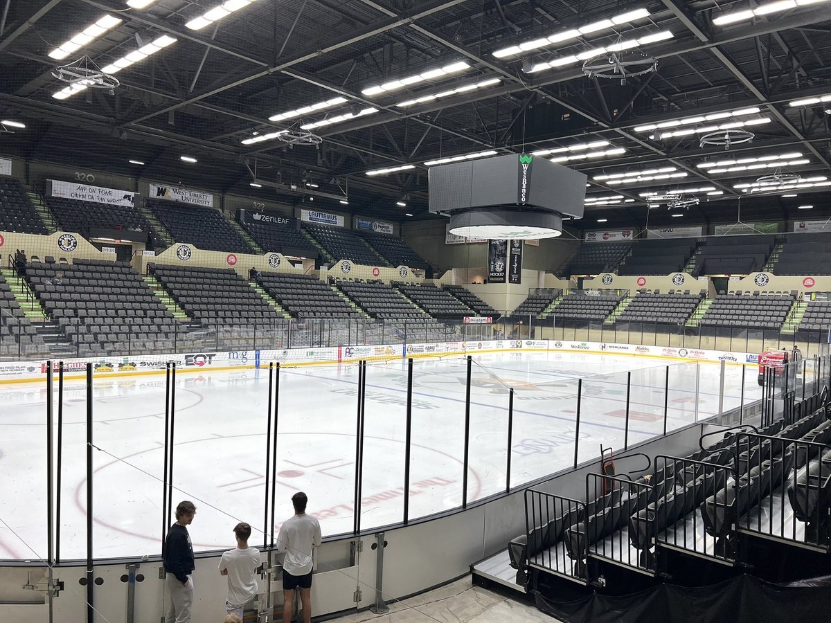 Himes412's tweet image. The season of #LASTS continues tonight @WesBancoArena in Wheeling WV! 12 years and most likely my last hockey game in this arena! 😢 #2 #Senior #MoonHockey