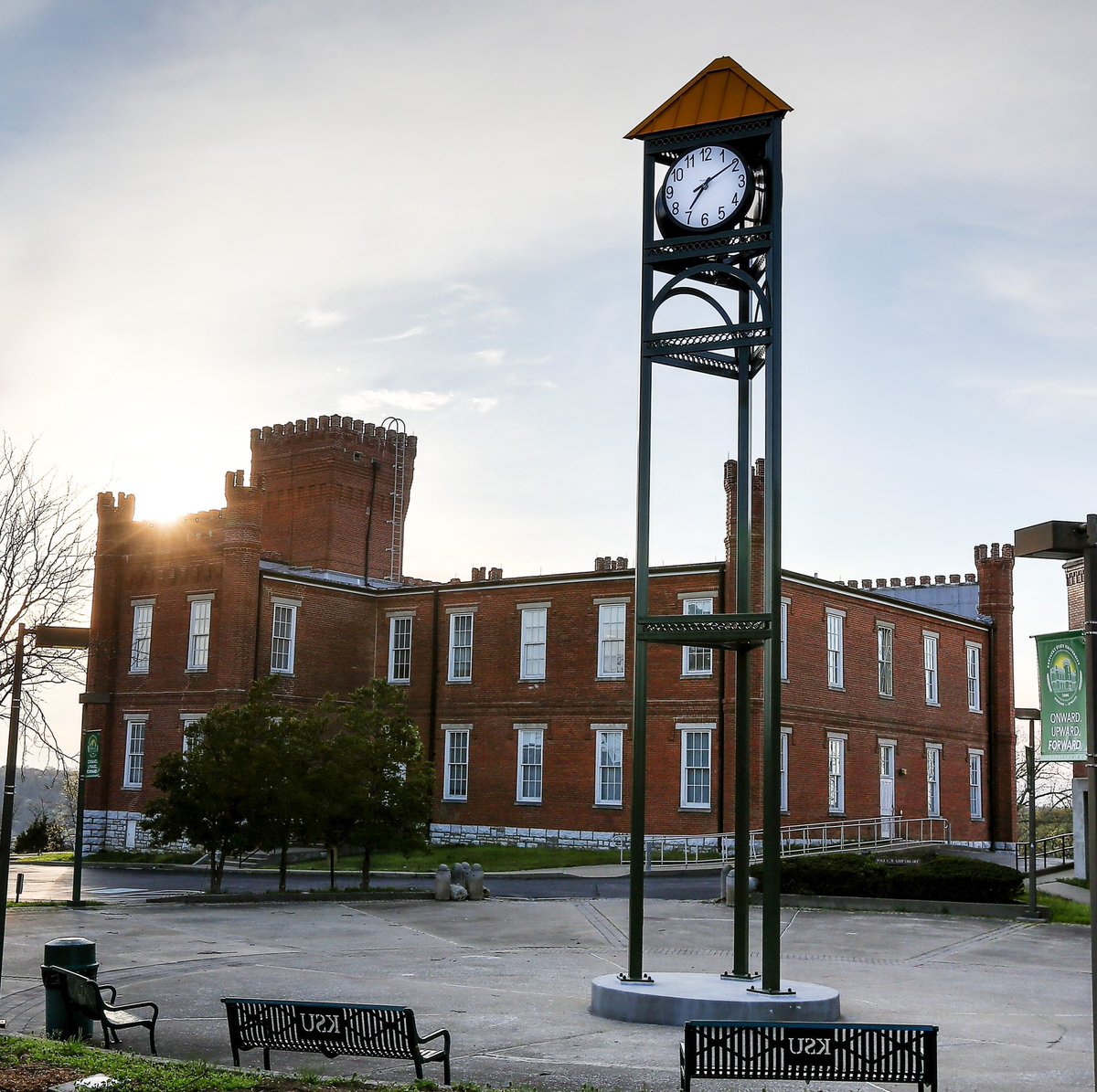 KSUPrez's tweet image. 📚 The 2024 Spring Semester at Kentucky State University is just around the corner, kicking off on 1/16/24! Get ready to embark on an inspiring academic journey filled with endless opportunities for growth, learning, and success! 🌟 #KentuckyStateUniversity #KSUSpring2024 🎓