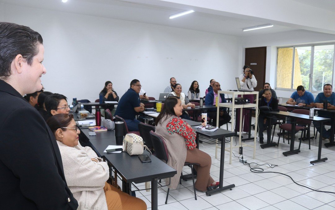 Erolmac's tweet photo. Tener estos espacios de convivencia y retroalimentación con mis homologos, es muy enriquecedor. Gracias a la Dirección de Formación de la U. de C. por su aportación en las Jornadas Académicas 2024. https://t.co/4HIe63ds8y
