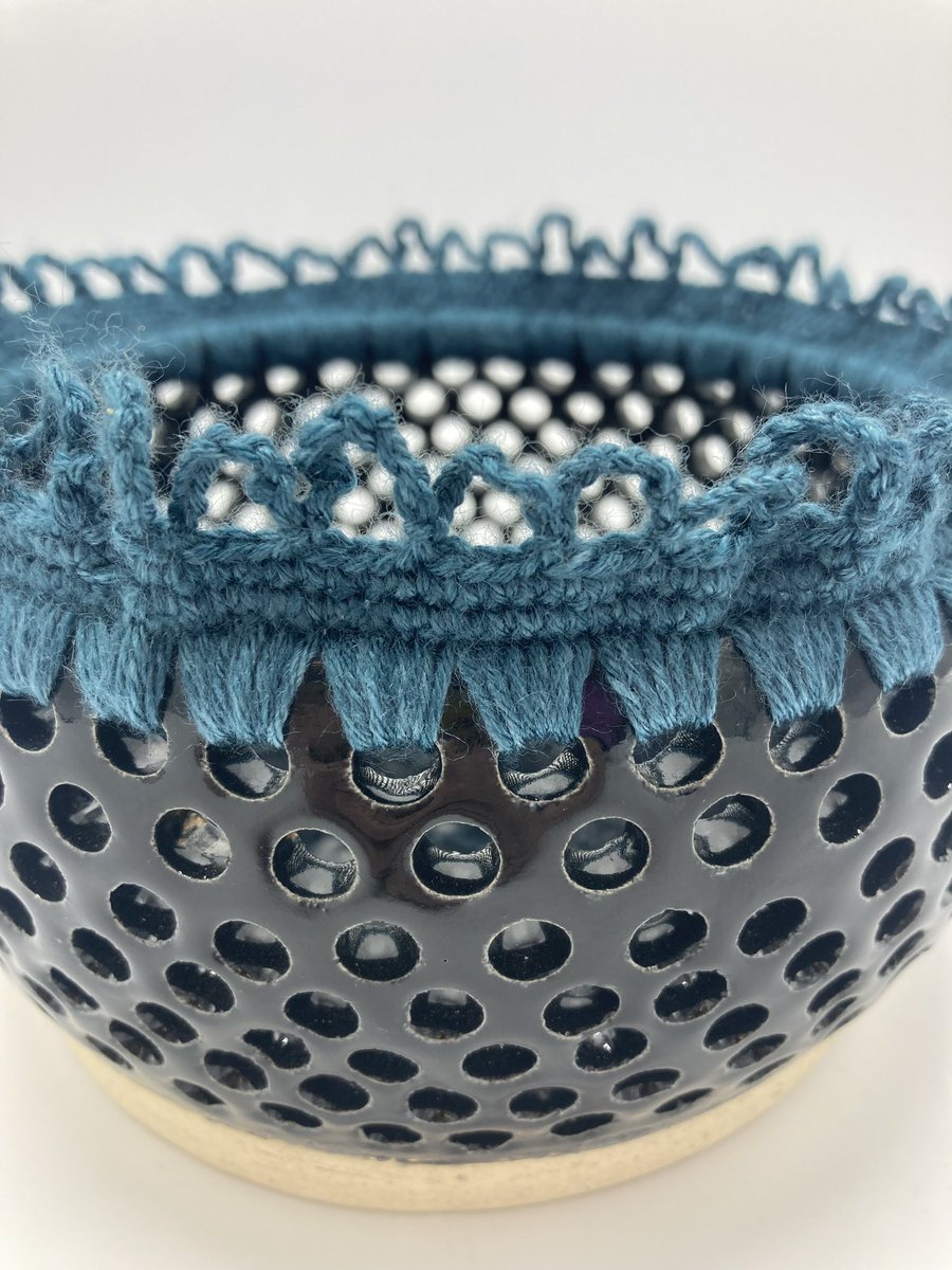 3d_mhs's tweet photo. Some work just is yummy! This one is also fun to play with moving the fringe up or down. Anna always does a great job! 👏🏽
#ap3d #ceramics #mixedmedia #crochet #arteducation #fultonartstrong @artsfcs @JonesBC_MHS @dpbrown99 https://t.co/ukP7Jc81uY