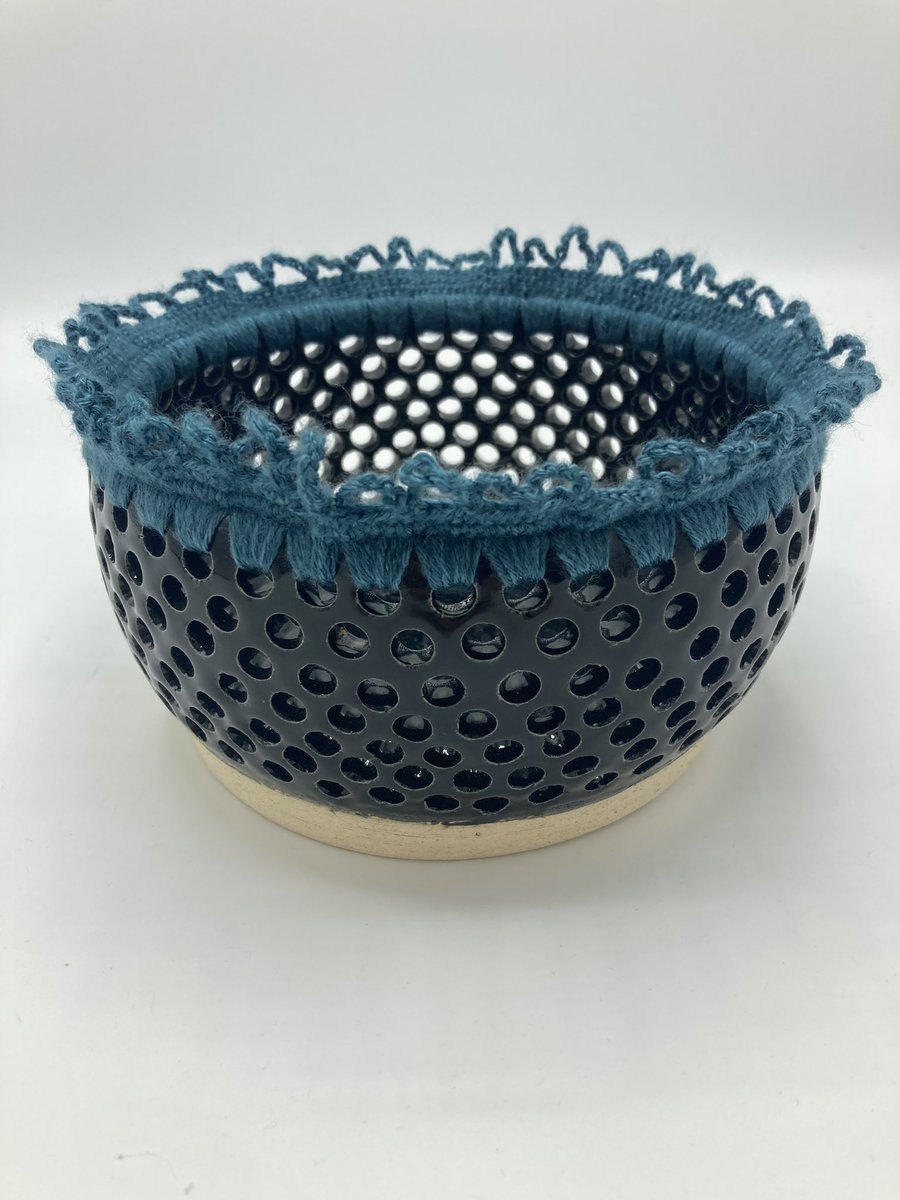 3d_mhs's tweet photo. Some work just is yummy! This one is also fun to play with moving the fringe up or down. Anna always does a great job! 👏🏽
#ap3d #ceramics #mixedmedia #crochet #arteducation #fultonartstrong @artsfcs @JonesBC_MHS @dpbrown99 https://t.co/ukP7Jc81uY