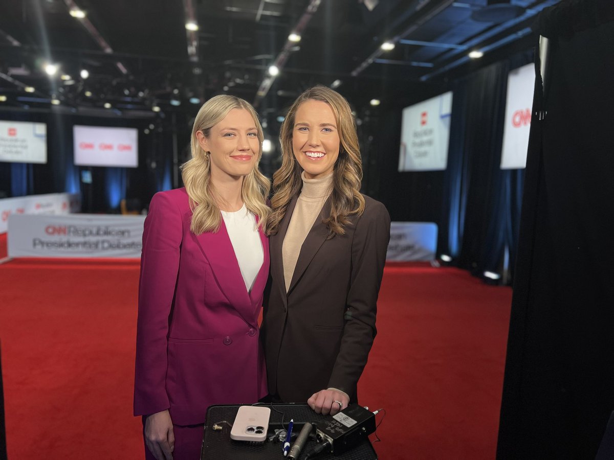 JuliaBenbrook's tweet photo. 3 canceled flights, a detour to Omaha and a drive to Des Moines but made it to the spin room for the final debate for the Iowa caucuses! #CNN #Newsource https://t.co/Hx76dc8vqH
