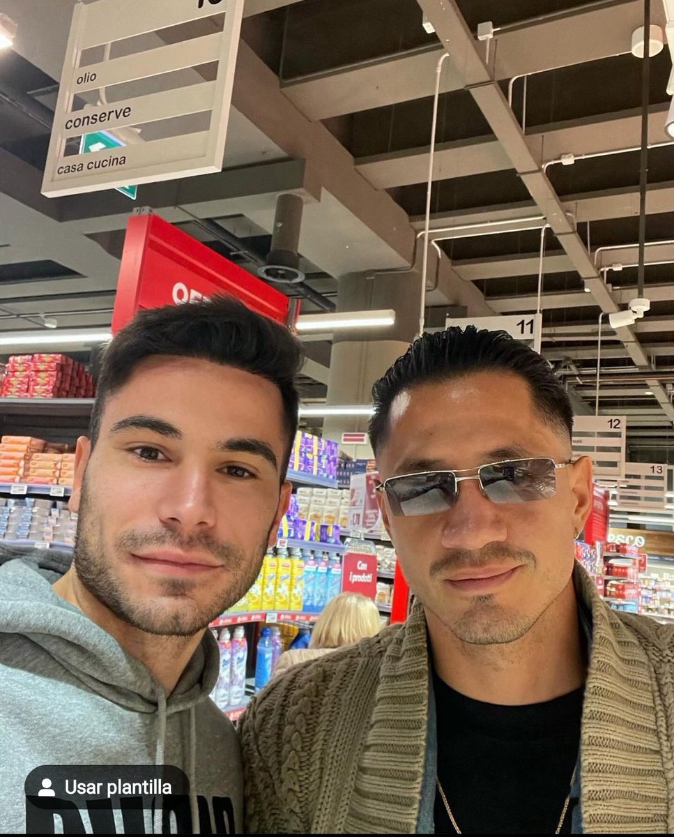 picslapadula's tweet photo. Gianluca Lapadula con un hincha🇵🇪🥰 https://t.co/SNfkCaL6Ln