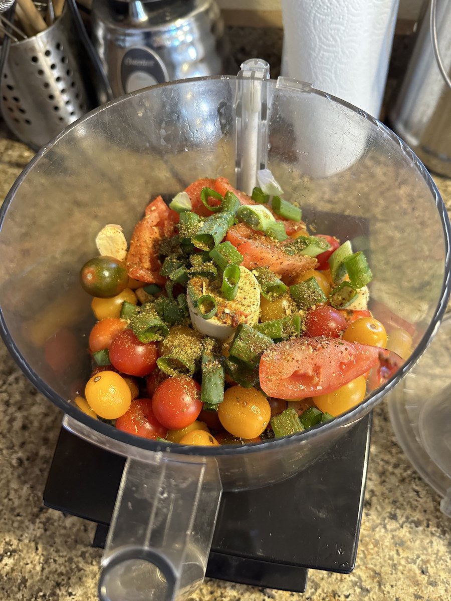 DukeStevens5's tweet photo. #KitchenTime

Homemade salsa about to happen…. 😋 To go with tonight’s dindin of pork tamales and refried black beans.  Happy Thursday all! https://t.co/3gAa2WSAkK