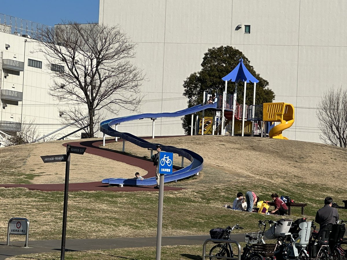 ttv_samoorai's tweet photo. Kinda wanna go down that slide https://t.co/7GX8w2AsXA