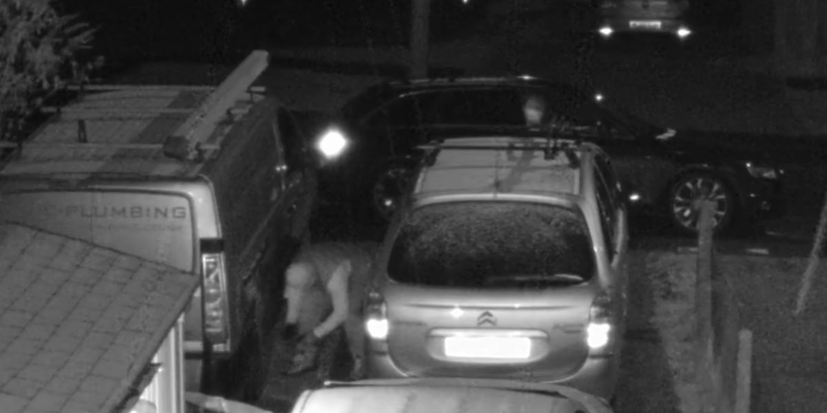 AJCPLUMBING's tweet photo. @Bigleekplumbing @pbplumber Prized the door open, luckily only minimal damage... Seems they know how to open each make and model very quickly and quietly! Another make van had hole punched in locks, another make had back door jammed open... https://t.co/qmSXjExvrH
