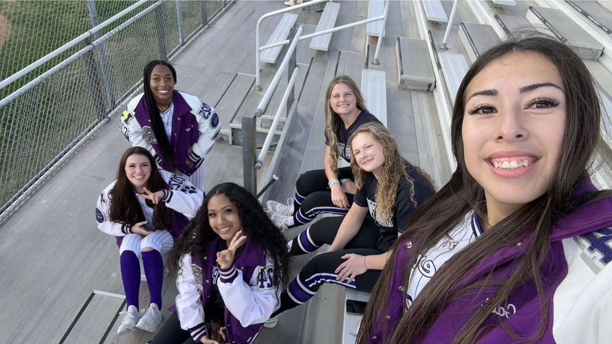 RPHS_SoftballG's tweet photo. Behind the scenes at the @vypehouston photo shoot! 💜🥎

@GabiMorales2024 @Julia24Robinson @braelyn_daniels @Nohea_A1 @AbiParker2026 @alirezac77 https://t.co/Q5pUWuJ7ke