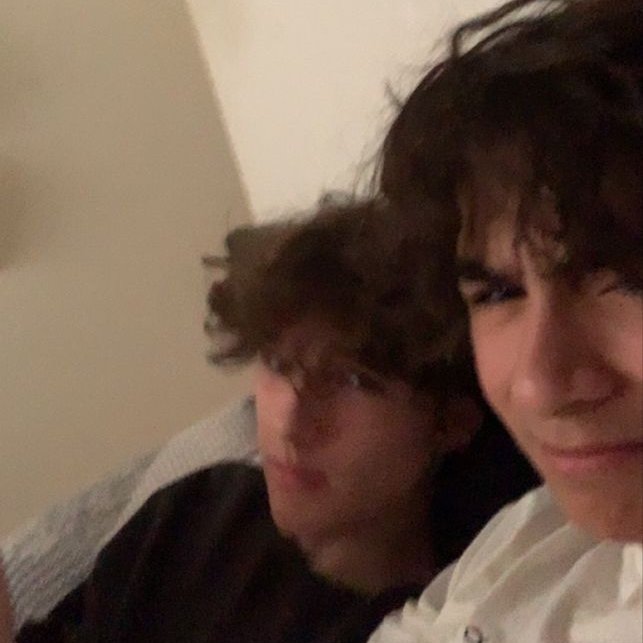 karollinyw's tweet photo. Entrega feita |  #guapoduo #guapoduoau 

Cellbit e Roier não se suportam e vivem em uma rivalidade a anos, mas as coisas podem mudar quando o mexicano recebe algo inesperado de seu "rival" https://t.co/geJV4V7XAv