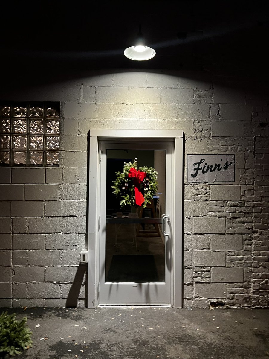 aroundalbany's tweet photo. Take a peek around Finn’s in Troy 👀

The casual, cool ambience is inviting and designed for neighborhood residents to gather around to catch up and enjoy an incredible lineup of cocktails, unique small plates and main dishes.

#troyny #aroundtroy #upstateny #aroundalbany https://t.co/flNQGVdxnq
