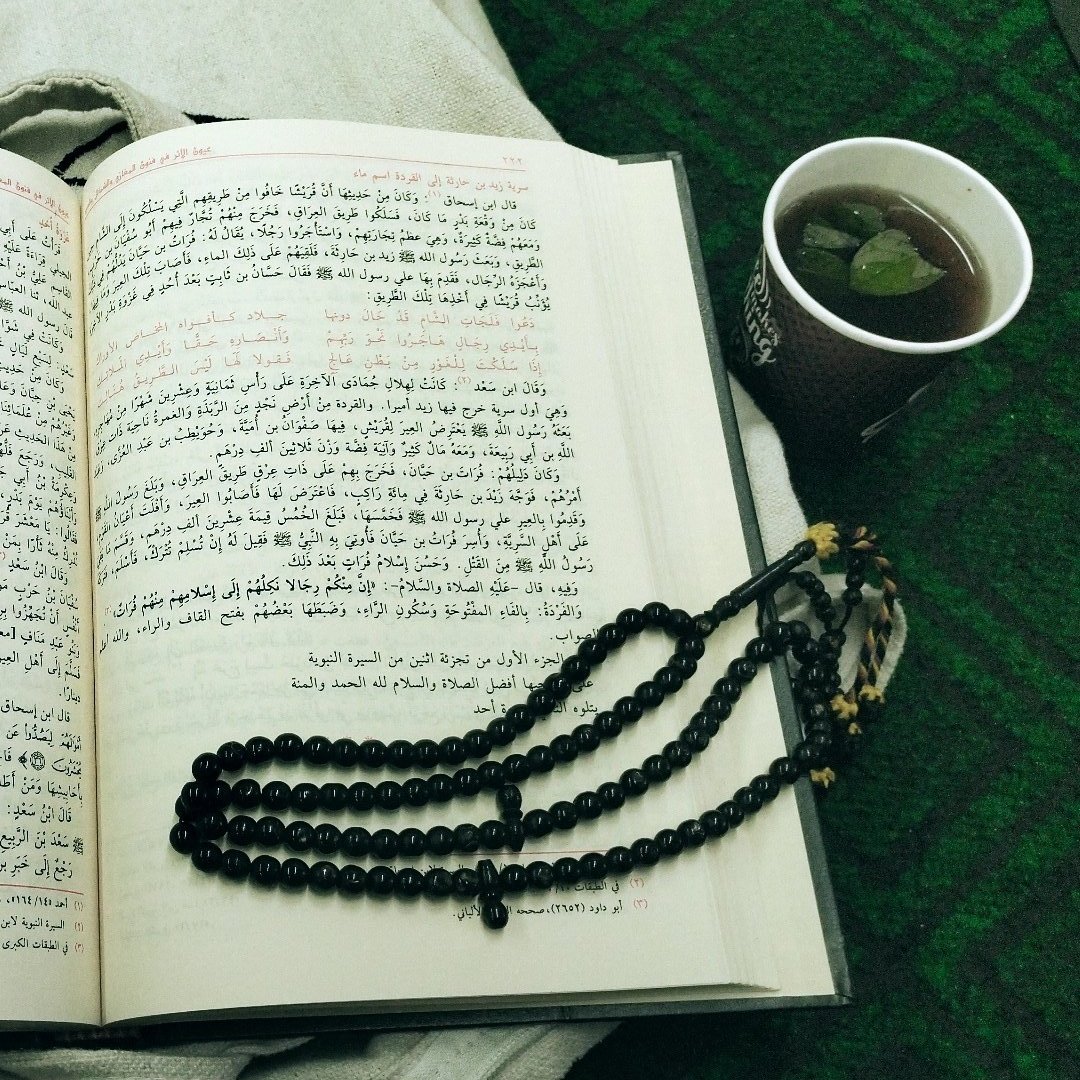 _immibo's tweet photo. Baru faham kepentingan dars sirah. Susahnya Nabi Muhammad ﷺ dalam usaha dakwah, mengeluarkan umat daripada kekufuran kepada keimanan, semangat para sahabat menegakkan agama, lebih dari keluarga dan kabilah sendiri, dipinggirkan, ditohmah dan dibuang dari tanah air. https://t.co/OxU1HjjcDD