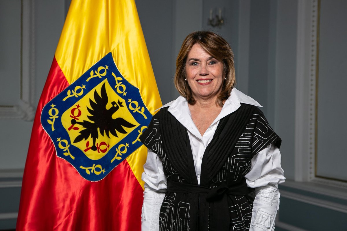 AlfonsoPinedaCh's tweet photo. Consuelo Ordóñez de Rincón asumió el reto de convertir a Bogotá en la ciudad mas limpia de Colombia, recordando a Bucaramanga, que hace 23 años como primera gerente de la Empresa de Aseo, le revivió el título de la ciudad limpia del pais.@melodiaenlinea https://t.co/s19tiu6EqI
