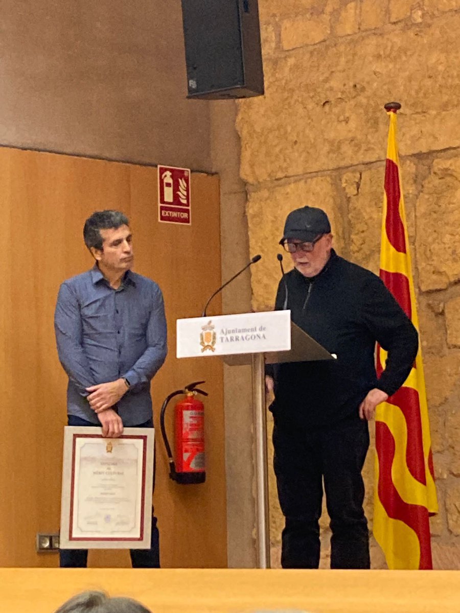 📣 Aquesta tarda l’Ajuntament de Tarragona ens ha fet entrega de la distinció al Mèrit Cultural.

📸 Estem molt contents i agraïts que se’ns reconegui la nostra trajectòria en defensa del territori i de la fotografia mes propera, per això #SomPhotoKm0 #SomLlum