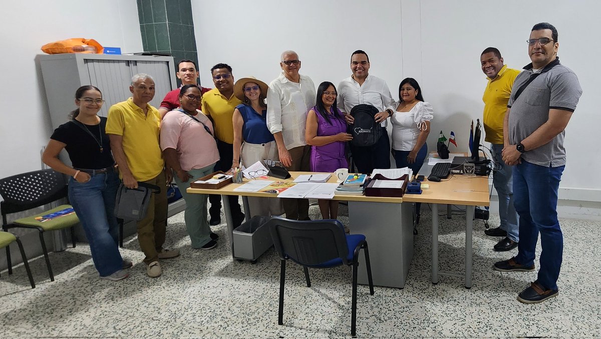 MaestroASOMATE's tweet photo. Junta Directiva de #ASOMATE con el nuevo Secretário de Educación de @AlcaldiaVpar Iniciando gestiones del 2024. https://t.co/HiEuWSik2k