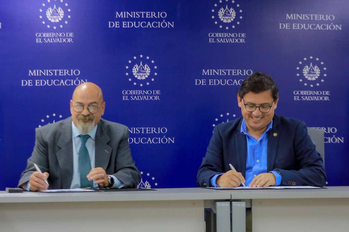 EducacionSV's tweet photo. ¡Creando nuevos vínculos para elevar la calidad de la Educación Superior! 📈🧫💊 https://t.co/7rg1ZElfpF