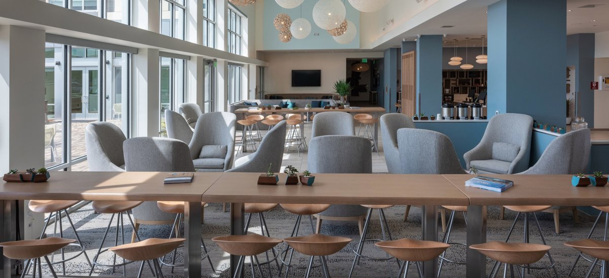 ElementOntario's tweet photo. With plenty of comfortable seating and sustainable lighting, our communal area is the go-to space for our guests to unwind. https://t.co/geqzpRbsO4