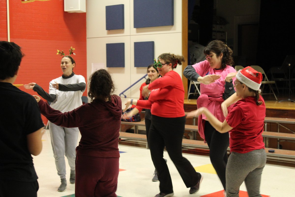 ACFSouthampton's tweet photo. Last month ACF had a fantastic session with the Artist House. Our participants got into the December spirit and were taught some fun holiday-inspired dance moves. Thanks Asya + Dancers, it was a festive blast! 💃💃💃 https://t.co/1m70V6YccB
