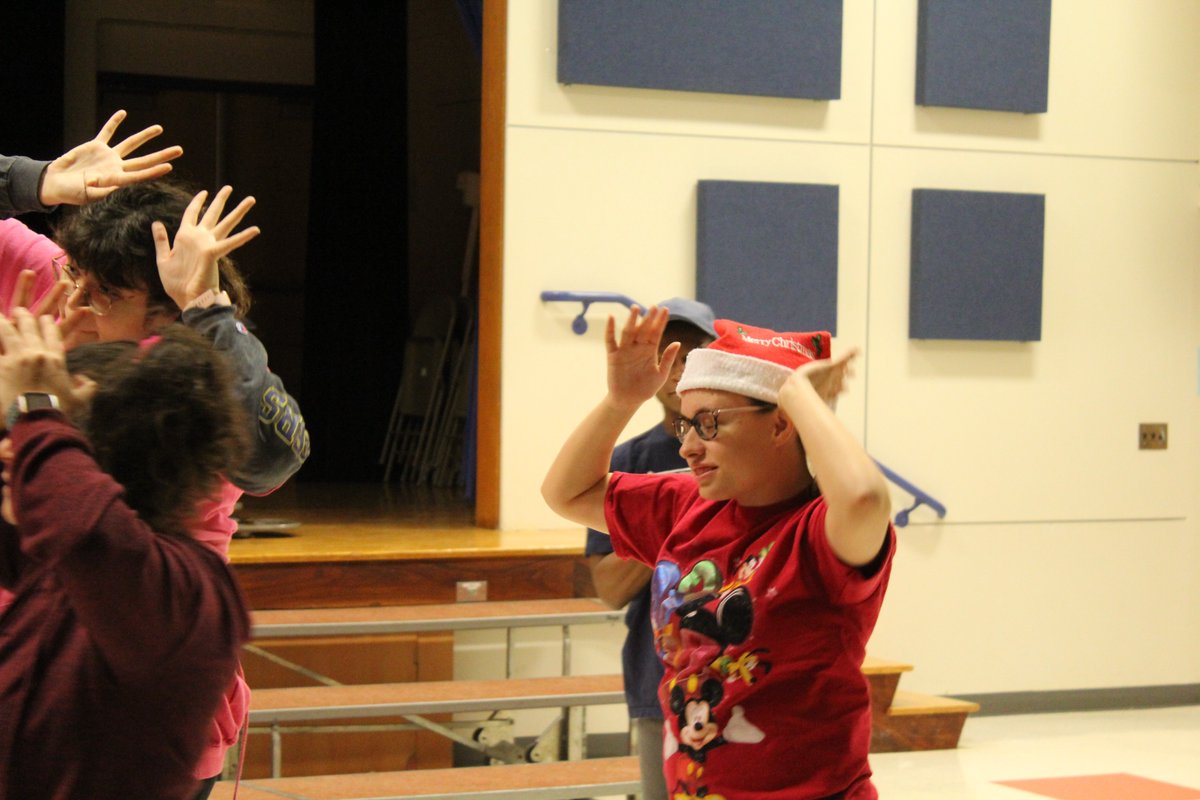 ACFSouthampton's tweet photo. Last month ACF had a fantastic session with the Artist House. Our participants got into the December spirit and were taught some fun holiday-inspired dance moves. Thanks Asya + Dancers, it was a festive blast! 💃💃💃 https://t.co/1m70V6YccB