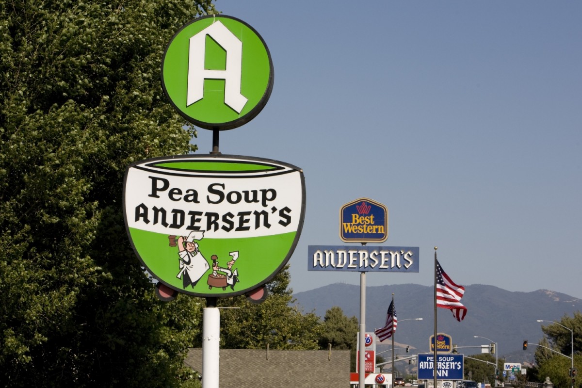 LAmag's tweet photo. A California legend has said its final farewell. Pea Soup Andersen's, a haven for road-trippers since 1924, has closed its doors. 🥣

Details 👇 https://t.co/YGCmITaNIt
