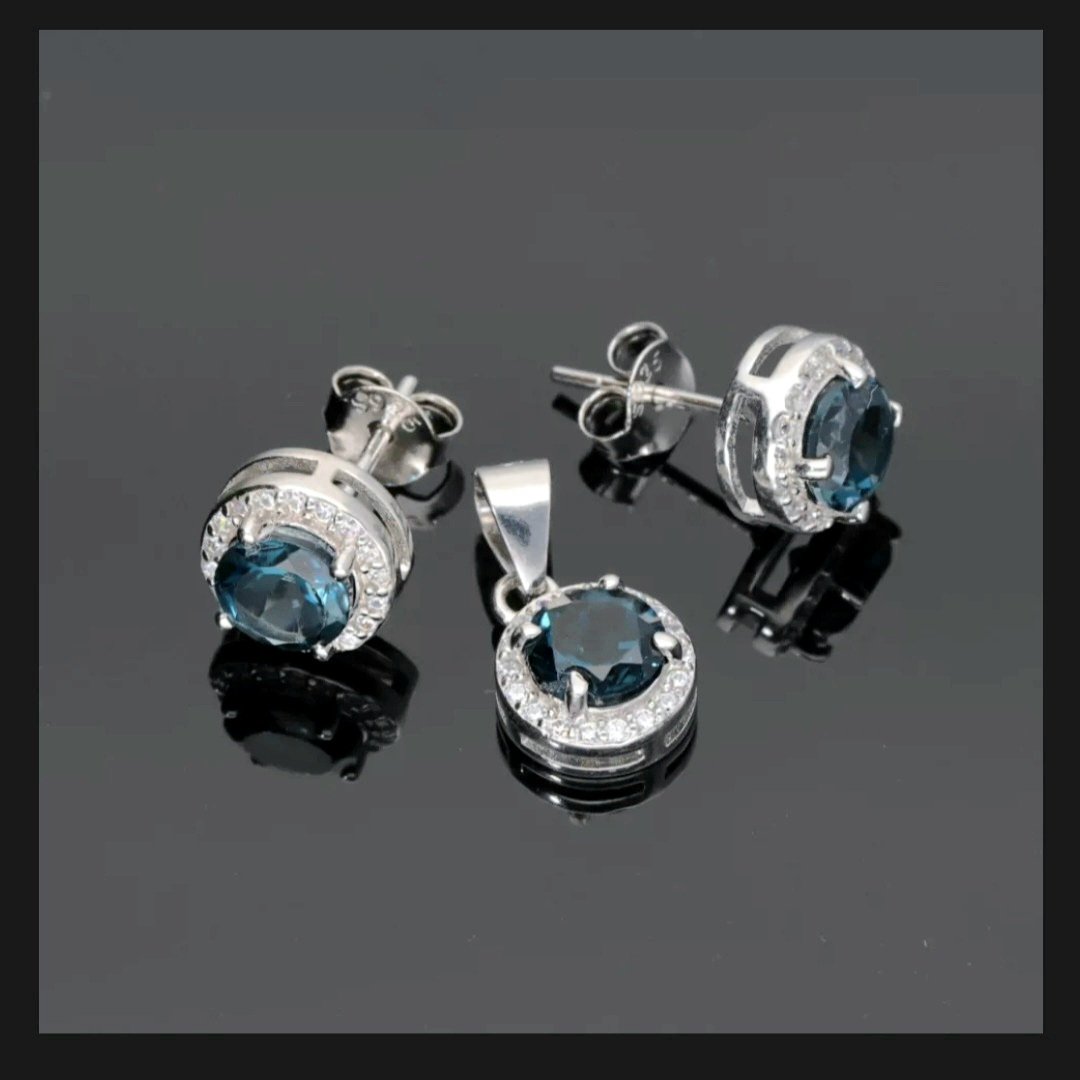 rolandcarriage's tweet photo. Silver London Blue Topaz stone + zirconia stones earrings and medal...
#londonbluetopaz #londontopaz #bluetooaz #topaz #zirconia #Silver #earrings #medal https://t.co/cioQhYoR85