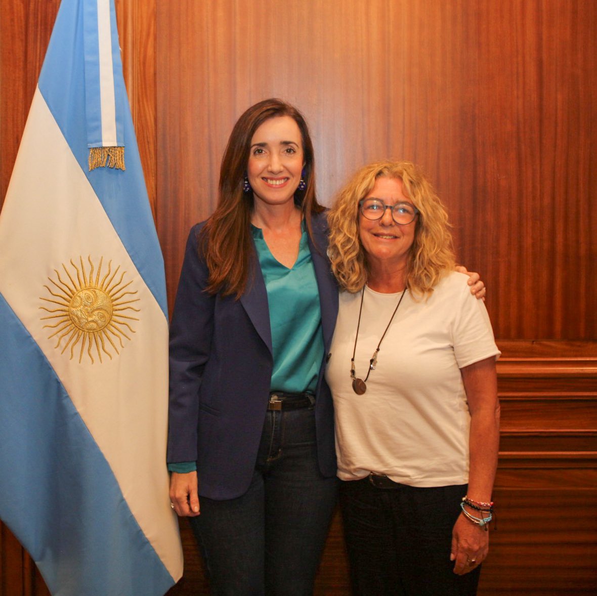 VickyVillarruel's tweet photo. Hoy en el Senado de la Nación le damos la bienvenida a @claudiarucci quien va a ser la Directora del Observatorio de DDHH de nuestra casa. Estamos muy orgullosos por su designación y por la apertura e inclusión que conlleva su visión de los DDHH para todos. https://t.co/pbaKhk12zi