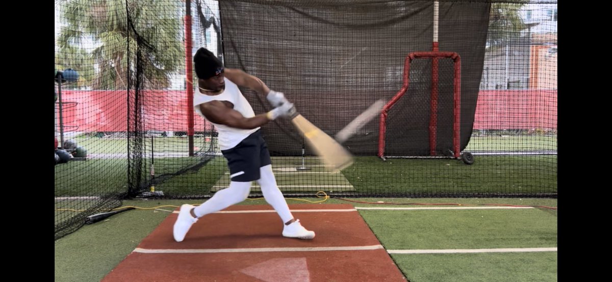 TheDavidWeck's tweet photo. WeckMethod Baseball (led by @catchinbarrels) teams up with @Diesel_Optimize 

#HeadOverFoot = Balanced Locomotion. 

Day One with Jonathan Davis. 

#EveryoneWinsWithWeck
#EveryStepStronger https://t.co/pE0s48YZdF