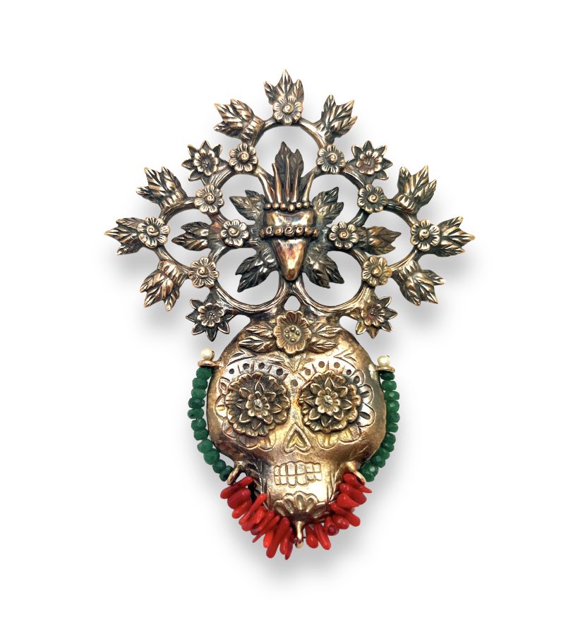 utsaarts's tweet image. Explore the world of BronzClay with us 🔥 

Shape, cut, and texture this malleable clay into metal sculptures, and embrace a sculptural approach to metalworking. Join artist Lorena Angulo, a noted and published jeweler in the field of metal clay! 

 🔗Register at link in bio.