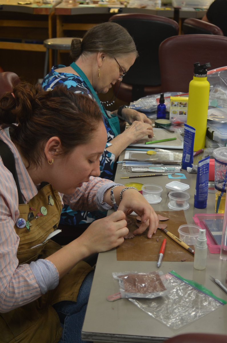 utsaarts's tweet image. Explore the world of BronzClay with us 🔥 

Shape, cut, and texture this malleable clay into metal sculptures, and embrace a sculptural approach to metalworking. Join artist Lorena Angulo, a noted and published jeweler in the field of metal clay! 

 🔗Register at link in bio.