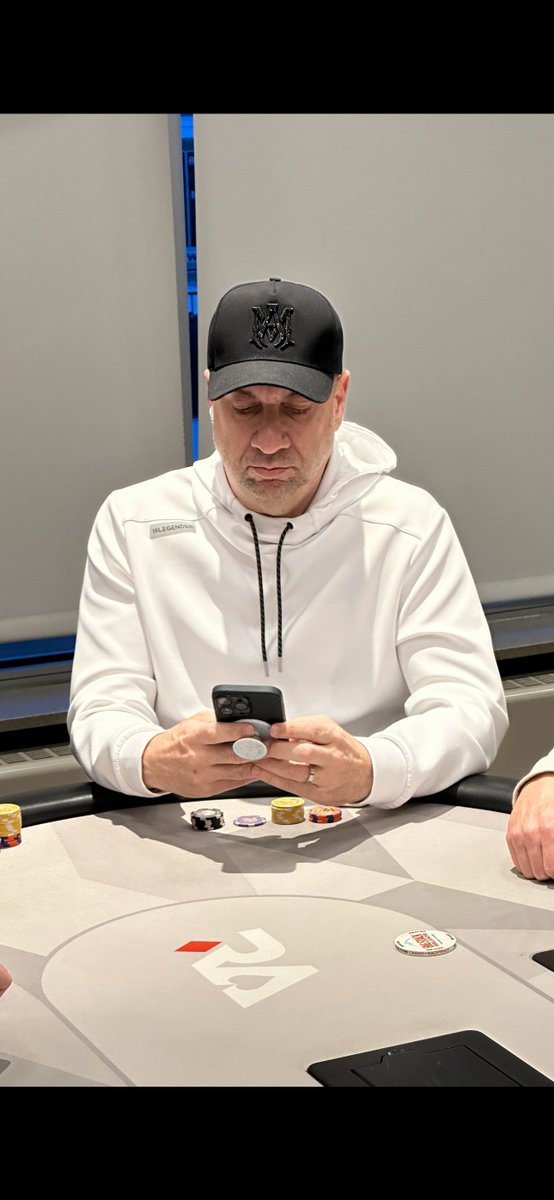 RunAcesPoker's tweet photo. Star power 

Big Stack Avalanche Day 1A underway.

#Runaces https://t.co/FeuIjRJvdO