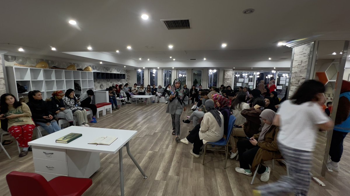 Gsb_AksuGM's tweet photo. 📍Akdeniz Yurdu Genç Ofis

3 Ayların habercisi, arefesi duaların geri çevrilmeyeceği ve sevaplar��n misli ile verileceği Regaip Kandili’ni gençlerimiz ile birlikte idrak ettik. 
#regaip #kandili https://t.co/EuLIJugoSP