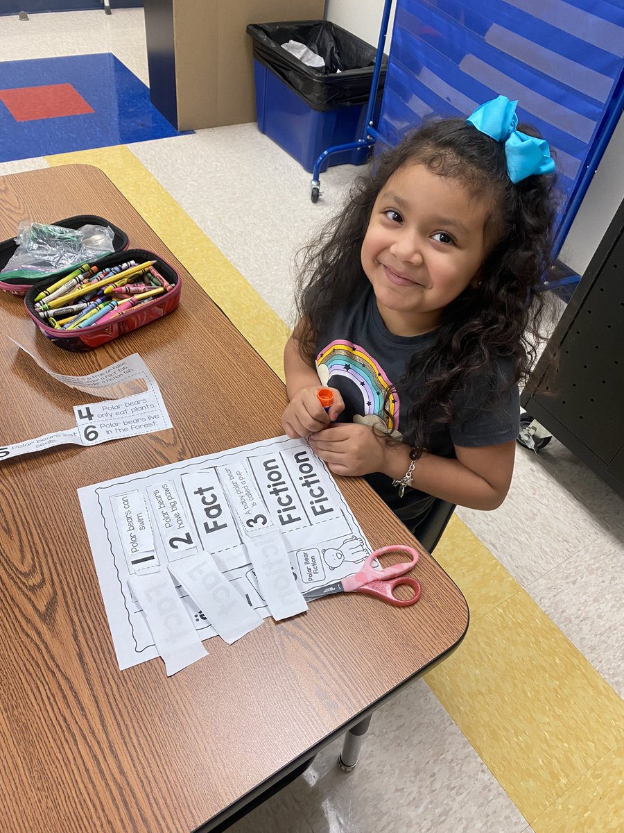 Mrs_S_Ramirez's tweet photo. Partner reading, sight word review with snowball fight and sorting polar facts made for a great morning in Kindergarten ❤️ #FunInKinder #1Heart1Seguin https://t.co/hbEVlcQ7Zt