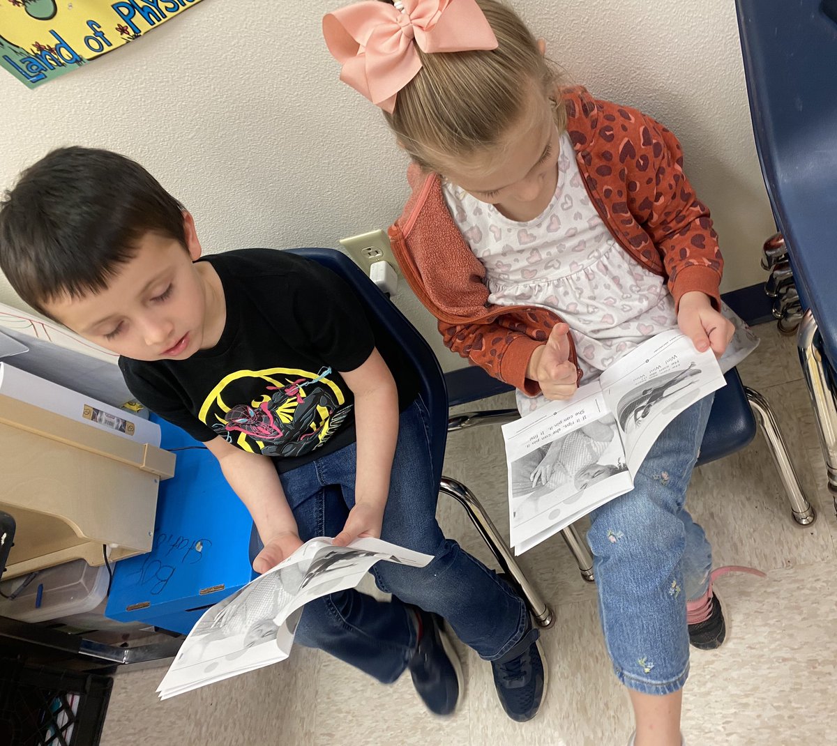 Mrs_S_Ramirez's tweet photo. Partner reading, sight word review with snowball fight and sorting polar facts made for a great morning in Kindergarten ❤️ #FunInKinder #1Heart1Seguin https://t.co/hbEVlcQ7Zt