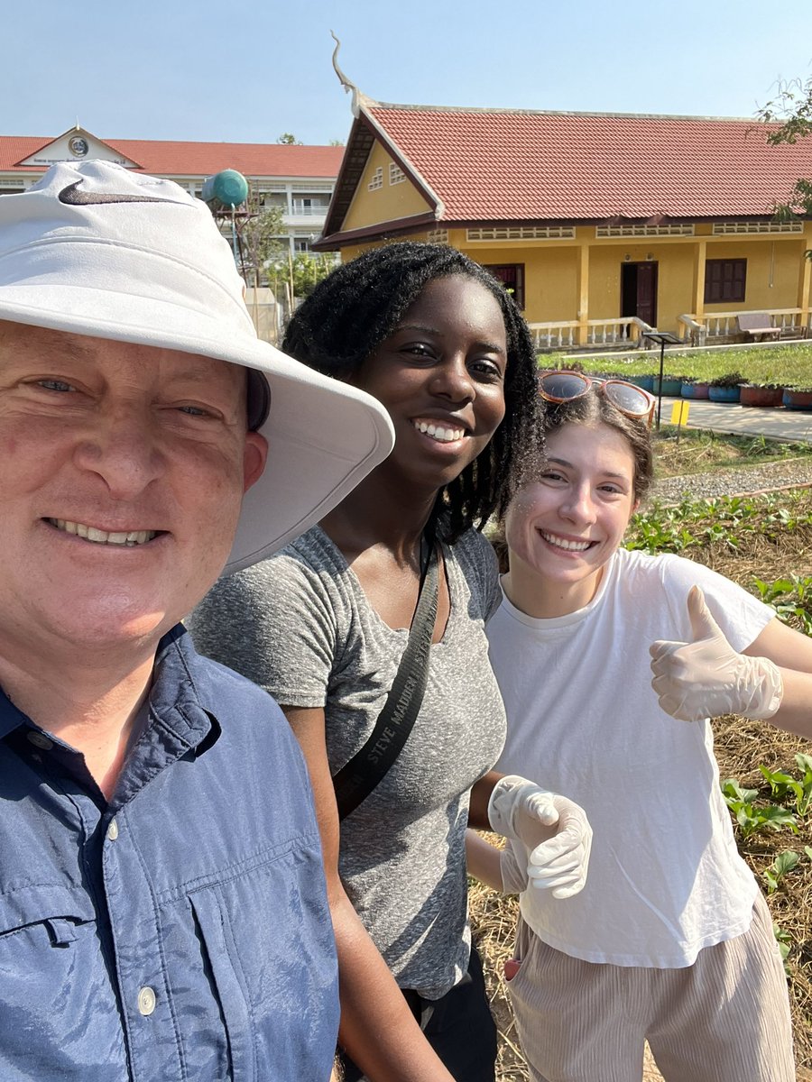 KC4UTIA's tweet photo. Harvesting okra, corn and fruit in Cambodia! The Cambodian farmers and researchers deserve ⭐️⭐️⭐️⭐️⭐️ for their work and hospitality. @UT_Herbert students get it done. 🌽 🫘 🍌 #VolsAbroad #GrowGlobal @utsmithcenter 🇰🇭 🍊 https://t.co/WZDXGbSzXF